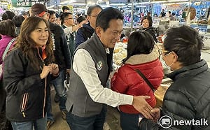 決戰倒數  林俊憲深入永康尚青黃昏市場全力衝刺市場初選