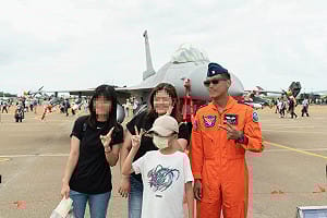 F-16V失聯飛官剛度蜜月返國2天! 愛妻崩潰哭腫眼、家屬盼全國集氣