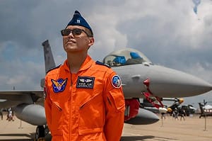 F-16飛官辛柏毅國中曾奪標槍冠軍！老師哽咽：只求能被平安找回來