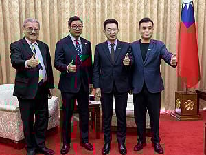 姊弟登山如何各自努力？江啟臣推動AI聚落 楊瓊瓔持續掃市場