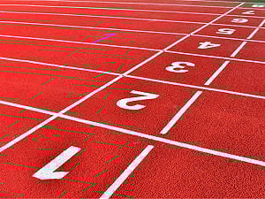 男童遭罰跑操場100圈「下肢拉傷」！代課師竟辯稱「開玩笑」