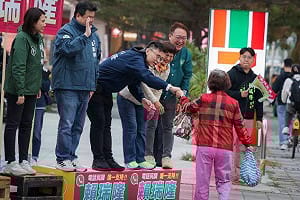 「豬肉王子」蔡小虎獻聲力挺    唯一支持「菜市場之子」賴瑞隆