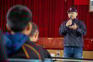 12強冠軍教頭曾豪駒不忘約定　親會新竹小球員