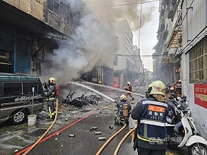 新北三重工廠火警　4員工衝頂樓獲救送醫