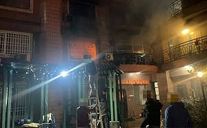 屏東內埔大樓起火疏散43人！43歲女子ICU搶救 起火前傳有爭吵聲