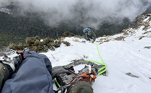 獨攀百岳品田山遇險！新加坡登山客靠衛星裝置成功獲救