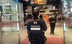 民眾PO文稱「男子亮30公分長刀」闖桃園龜山A8站商場！警追查曝真相