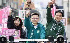 綠營高雄市長初選封關內參民調曝光 「他」奪雙冠領先