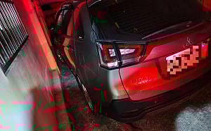 台中離奇死亡意外！半夜移車卡車門與牆壁縫隙遭夾死