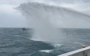 網傳中國籍漁船越界捕撈  海巡署證實：曾射水砲強制驅離9艘