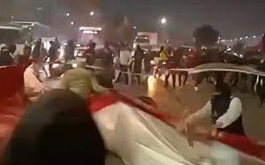 （影）伊朗鎮壓引爆政、教高層裂痕！法迪斯傳數十民眾死 總統令軍方停火