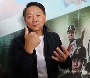 讚雄鷹基地全台最佳　洪一中：可以球場為家