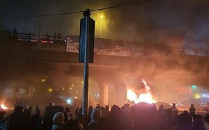 （影）伊朗血腥鎮壓升級　醫院爆滿、屍體堆疊、示威死亡破百