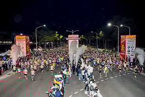 2026高雄富邦馬拉松萬人起跑    日本、肯亞選手分獲全馬男女組冠軍