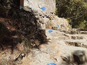 玉山出現噴漆怪客毀山容！山友怒噴：無良登山客