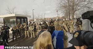 （影）ICE明州槍殺案延燒! 議員監督查案被擋門外、川普怒轟拒地方介入