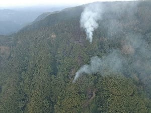 雲林草嶺森林火警48小時　空勤消防居民持續打火