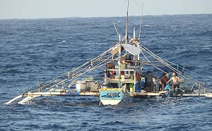 2026年首起中國船艦騷擾菲漁船事件 菲海警船及時介入保護