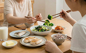 美國膳食指南大翻轉！全脂牛奶發酵食物成新寵？營養師警告：國人不宜全盤照搬