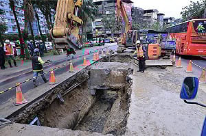 4.6萬戶受影響！基隆麥金路水管爆裂   修復卡關「復水時間延後」