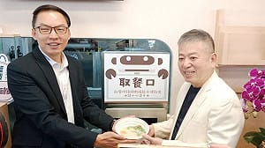 整間店沒半個店員... 全台首家「AI麵館」高雄開幕  餐飲業者盼不再有缺工問題