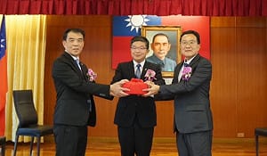 台電鳳山區處處長輪替   洪通澤交棒黃明舜延續服務