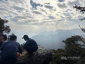 台中波津加山步道登山客倒地死亡  空勤吊掛下山