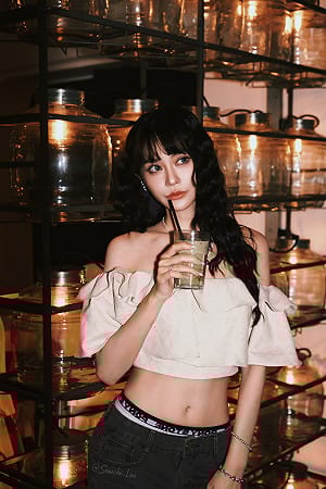 林宸佑涉國安法遭羈押禁見　賴品妤同日辦寫真抽獎「時機巧合」掀熱議