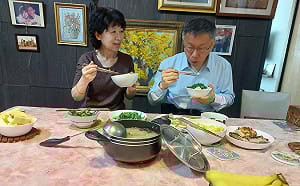 陳佩琪罕曬柯文哲父子同框照   嘆司法冷漠寫再多疑問也「沒人理」　