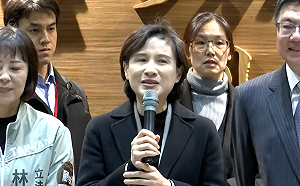 卓揆接機  鄭麗君：緊張又感動！談判過程充分感受世界看好台灣、需要台灣