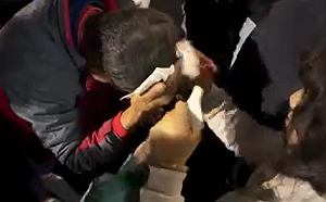 台南鎮安宮遶境釀意外  信徒遭煙火碎片擊中頭部送醫