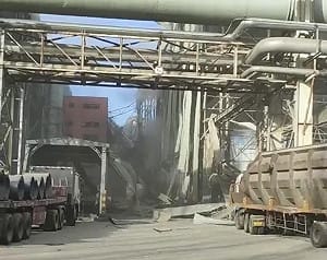 (影) 內蒙鋼鐵廠巨大爆炸!  廠房蒸汽球罐「一飛衝天」慘釀2死8失蹤84傷 