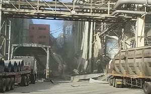 (影) 內蒙鋼鐵廠巨大爆炸!  廠房蒸汽球罐「一飛衝天」慘釀2死8失蹤84傷 