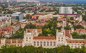 芝加哥大學「炒幣虧損說」爆爭議 文科被裁背後是財務失衡非單一投資失誤