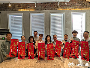 象徵向前與行動力  陳亭妃公布「一馬當先」春聯