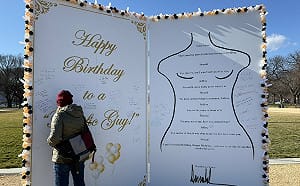 艾普斯坦生日卡驚現國家廣場! 「川普」簽名、裸女塗鴉全被放大