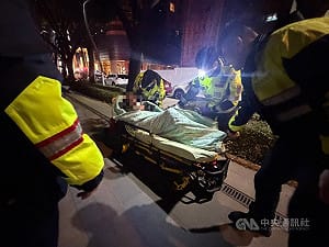 寒流來襲6旬男倒臥路旁　台中警助送醫解危機