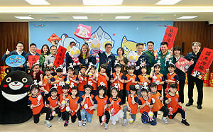 開箱馬年多款限定新春小物    陳其邁以超人精神祝福市民  