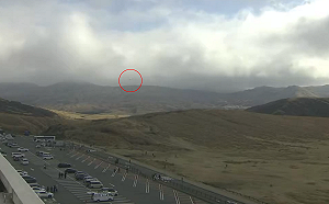 (影)直升機殘骸找到了？阿蘇山即時影像疑拍到失事瞬間 下墜畫面曝光