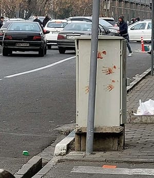 (影) 血染德黑蘭 ! 伊鎮壓影片曝光 傳以7千枚飛彈就位 美航母關AIS逼近中