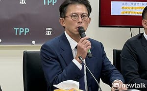 帶走機密文件遭質疑監視器沒拍到42秒　黃國昌嗆綠政治鬥爭