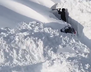 (影)歷史罕見！北極冷高壓橫掃北半球  俄羅斯驚見7層樓高雪坡