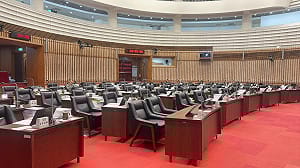 酸新潮流新人搏版面打臉自家人   高市藍營：畫虎不成反類犬！