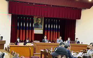 新興計劃預算黨團協商　陳培瑜嗆3藍白委「演爛戲」、綠怒離席 