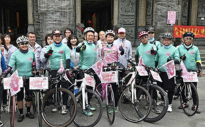 終於獲民進黨提名 陳亭妃啟動「鐵馬謝票」從台南白河出發