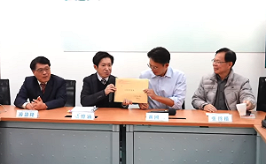 張惇涵狠酸黃國昌「非密件可帶出」  網讚爆：這巴掌打得真響了！ 