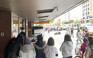 採訪車突「失控撞進銀行」釀10人傷 ！ 三立電視台：全力配合調查