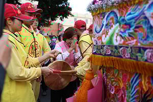 (影)山邊媽祖現神跡 鑾轎轉向楊瓊瓔停下3分鐘