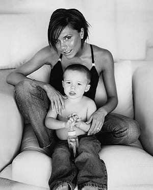 貝克漢長子發文控訴母親反遭打臉！英國人狂買舊歌送維多莉亞奪冠