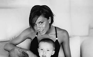 貝克漢長子發文控訴母親反遭打臉！英國人狂買舊歌送維多莉亞奪冠